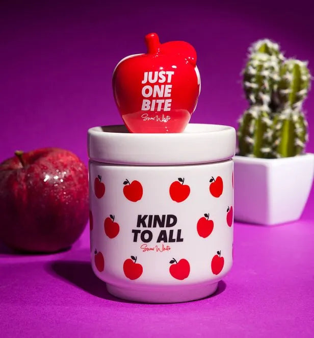 JARSLSDC07 - DISNEY - SNOW WHITE - CERAMIC COOKIE JAR - APPLE
