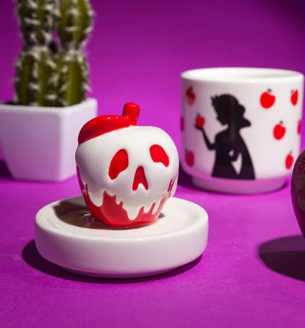 JARSLSDC07 - DISNEY - SNOW WHITE - CERAMIC COOKIE JAR - APPLE
