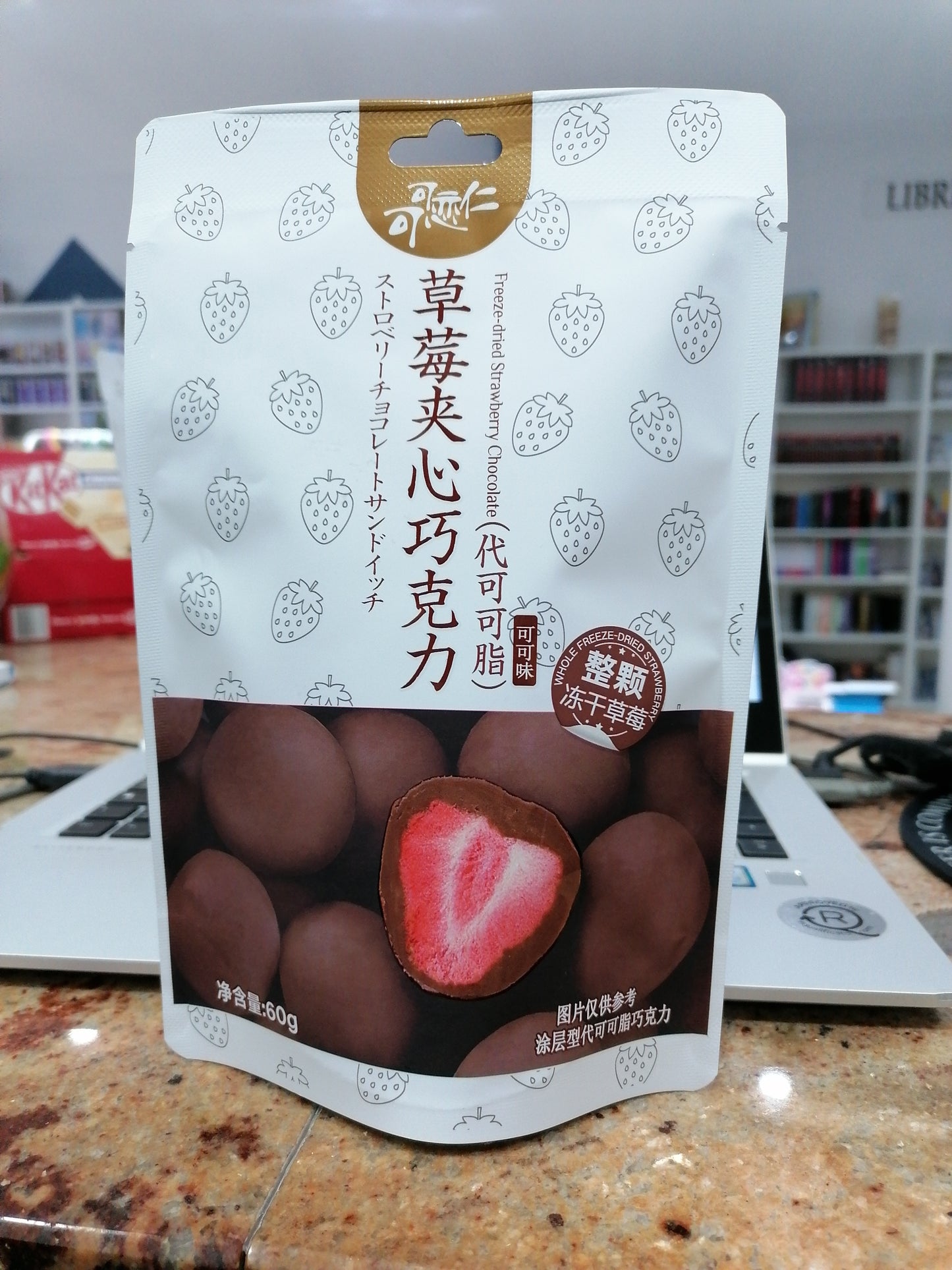 Fragole liofilizzate ricoperte di cioccolato al latte